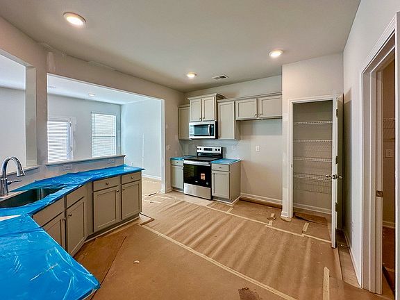 3rd image of 2622 Stokes Dr