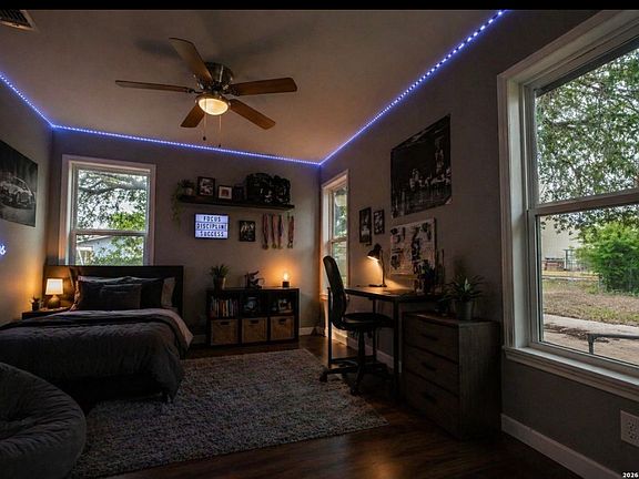 4th image of 2423 Aiken St #Na