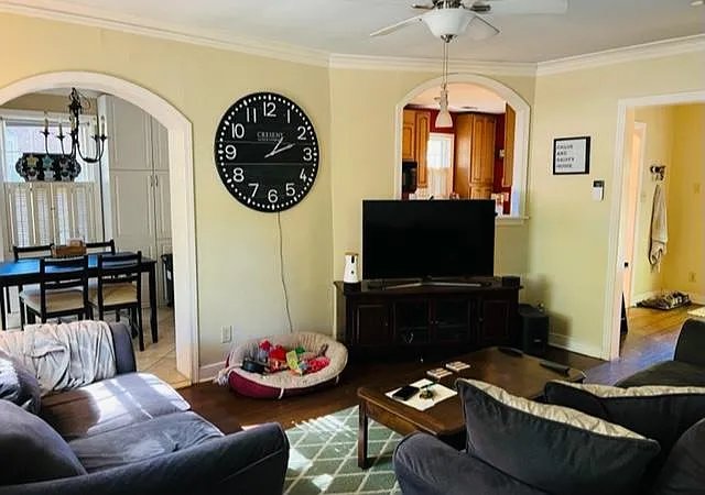 4890 Spottswood Ave — Photo 3