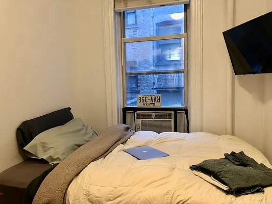 Rented by LJ Sloane Management | media 32