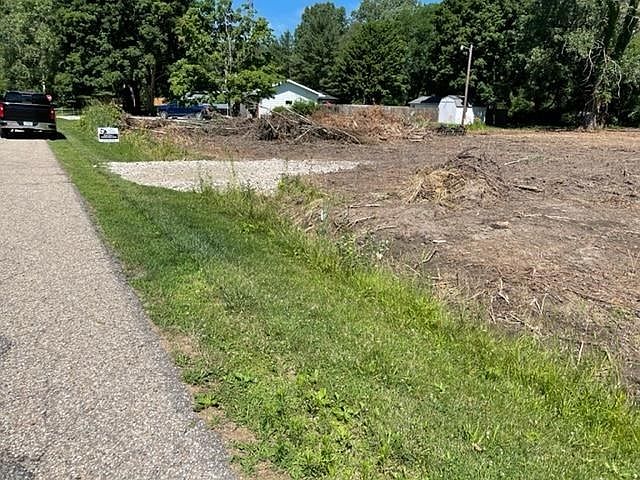 1st image of 20975 Louise Ln