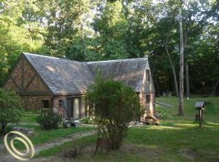 505 W Oakley Park Rd, Walled Lake, MI 48390