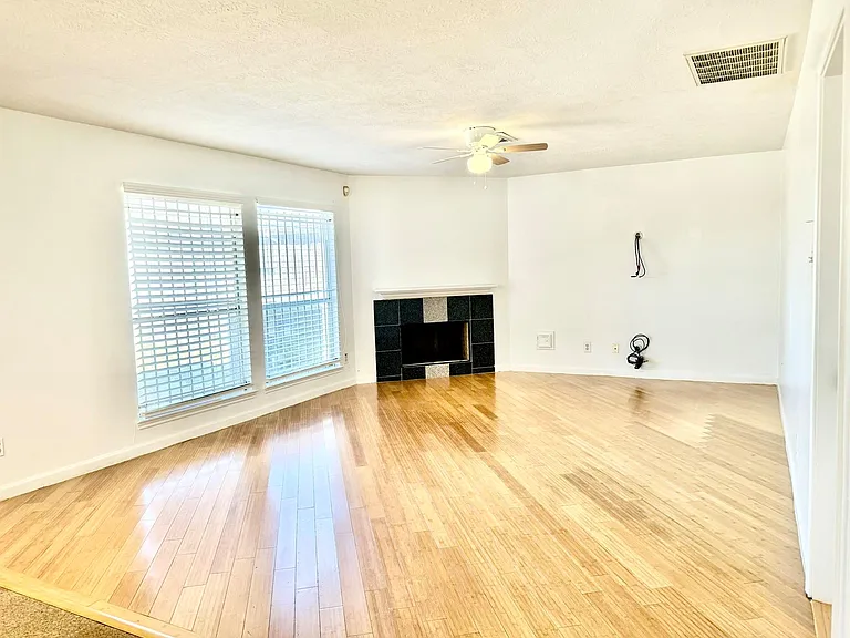 7110 Favian Ct — Photo 7