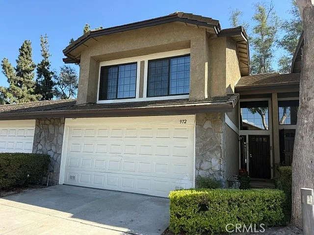3 bed, 1638 sqft, $3,850 — Photo 1