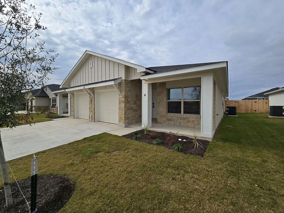 Building Photo - 907 Cherry Laurel Ln #A/B