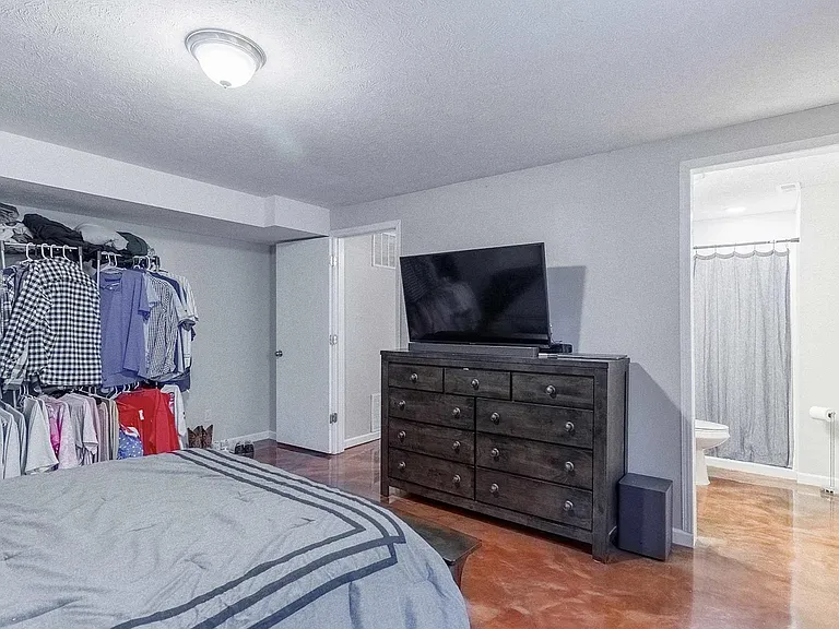 2400 P St — Photo 17