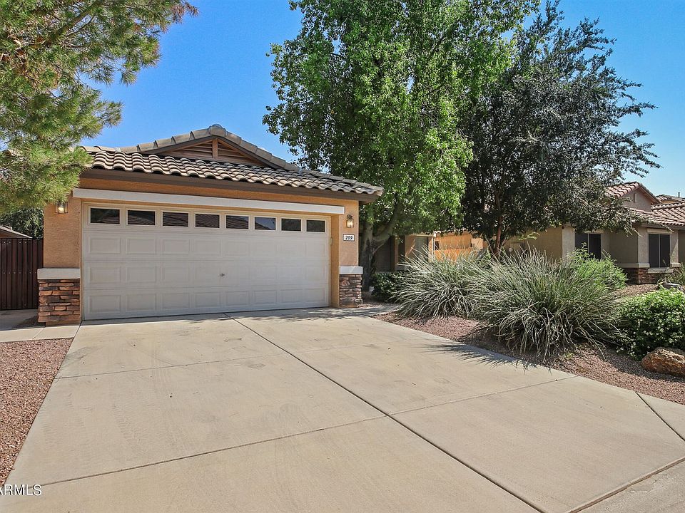 1st image of 209 E Clairidge Dr