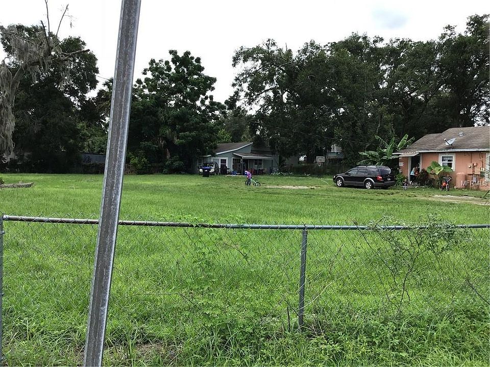 2nd image of 3768 Stuart St