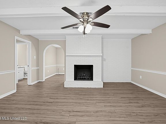 3rd image of 2046 Beechwood Blvd