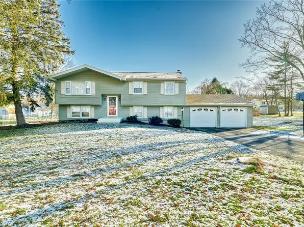 6358 Harvest Dr, Sodus, NY 14551