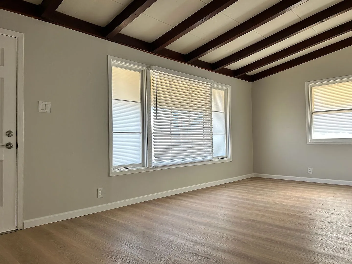 3 bed, 2.0 bath, 1400 sqft, $1,500 — Photo 2