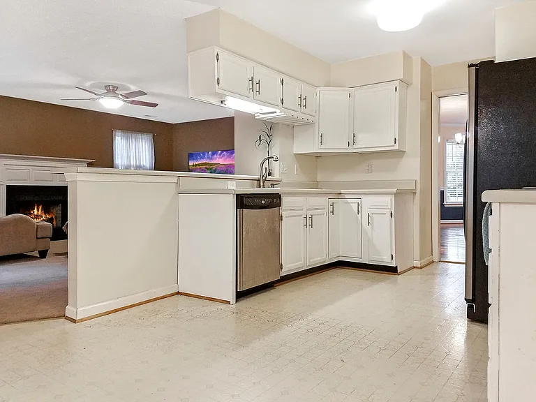 7704 Middlefield Mews — Photo 5
