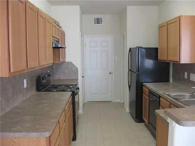 15918 Langhamwood Ln — Photo 6