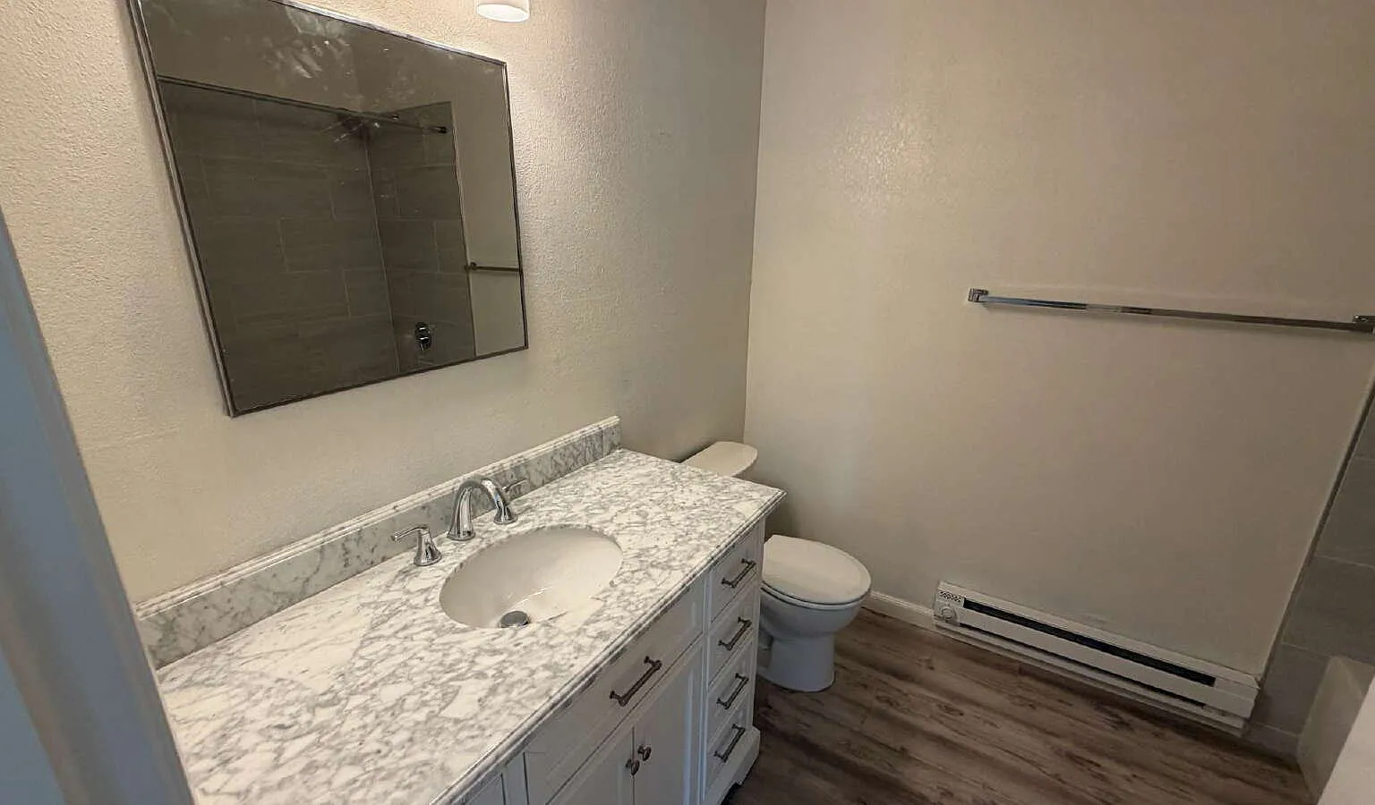 2 bed, 1.0 bath, 1322 sqft, $2,400 — Photo 3