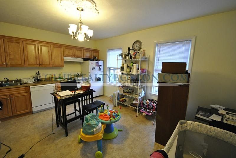 2nd image of 250 Cypress St