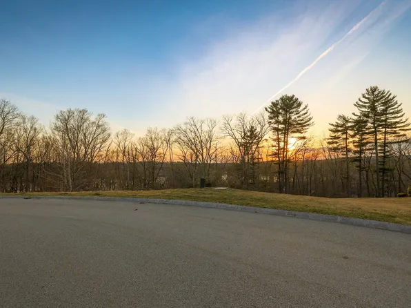 14 Weetamoo Way, Westford, MA 01886