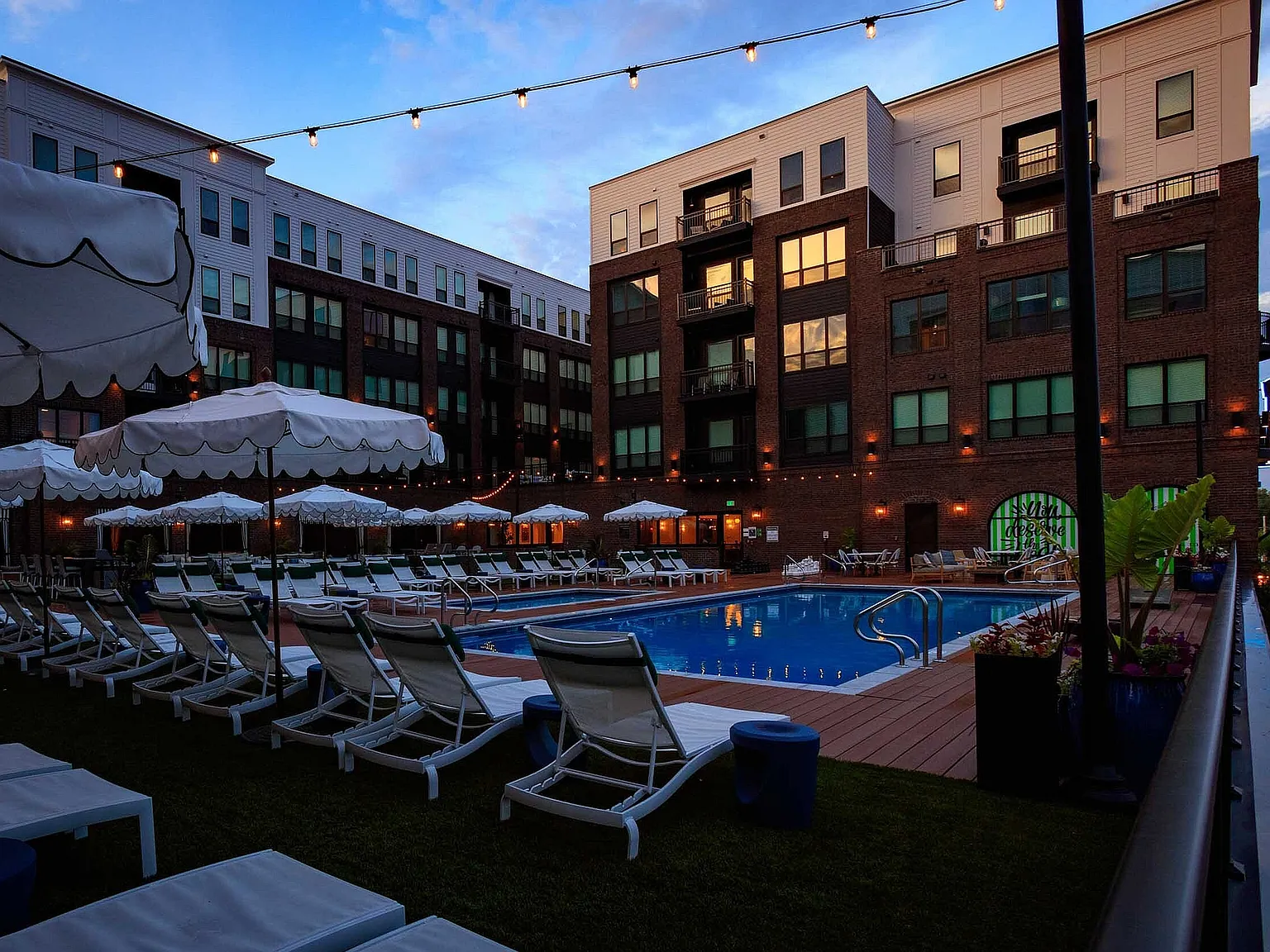Langham Apartments — Photo 2