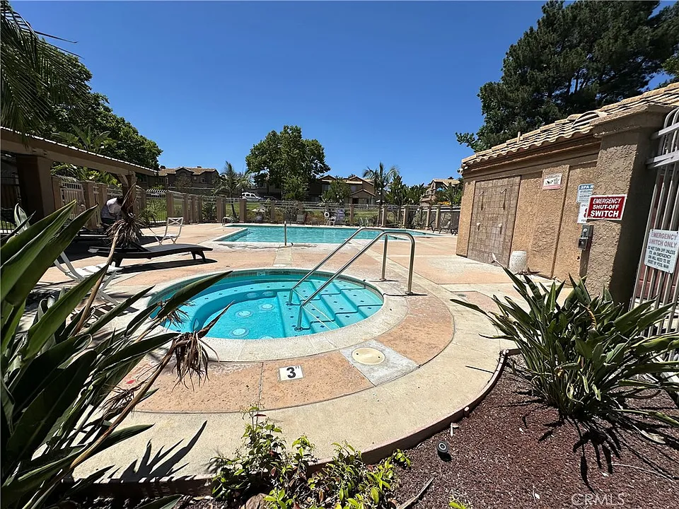 14748 Moon Crest Ln