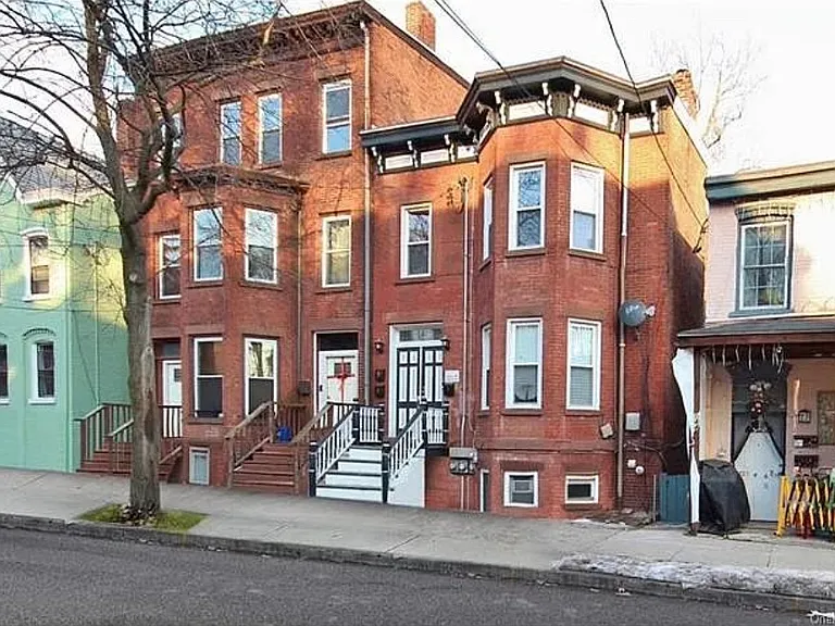 146 Johnston St #BASEMENT — Photo 1