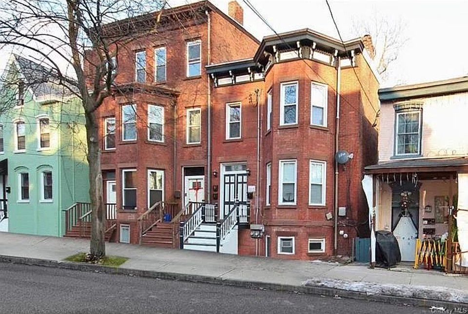 1st image of 146 Johnston St Floor Basement