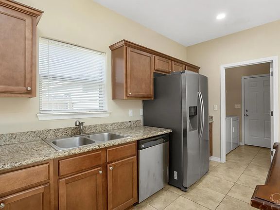 5th image of 1909 Crosscreek Cir