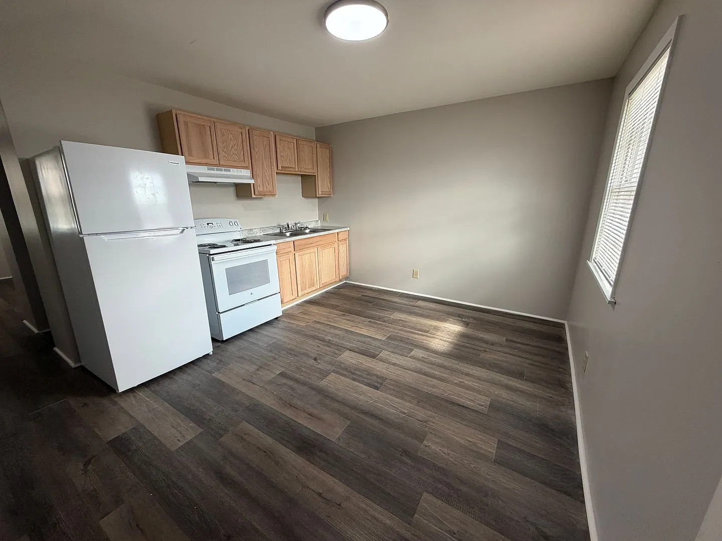 2425 1/2 Broad St — Photo 2