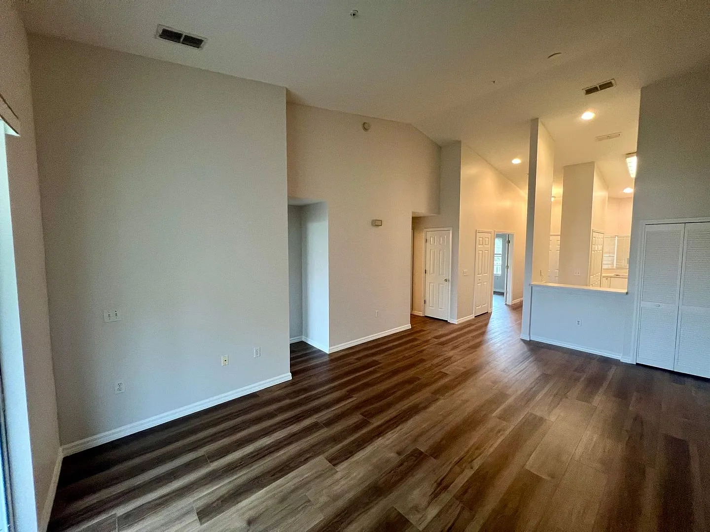 Plaza De Flores Gem: 2BR/2BA Sarasota Condo with Premium Amenities — Photo 2