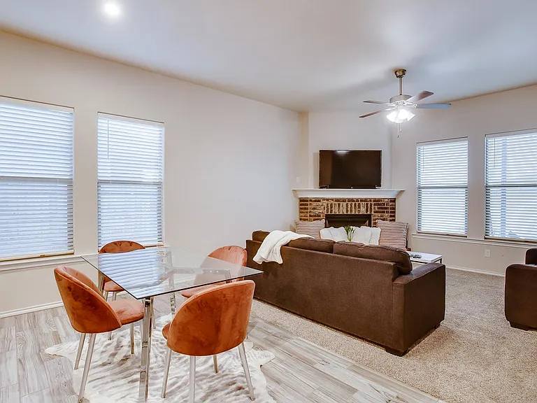 9905 Virginia Ave — Photo 5