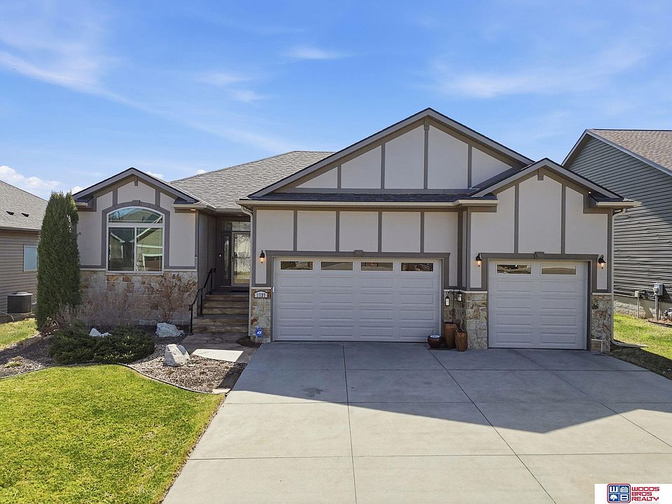 1st image of 2737 Shadowbrook Dr