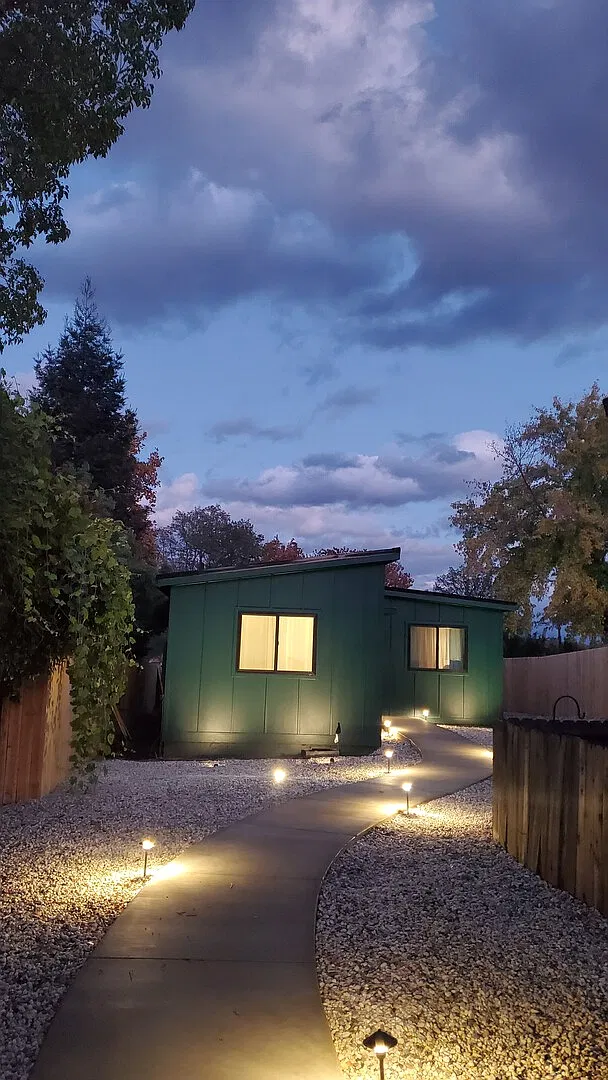 Modern Small Home — Photo 3