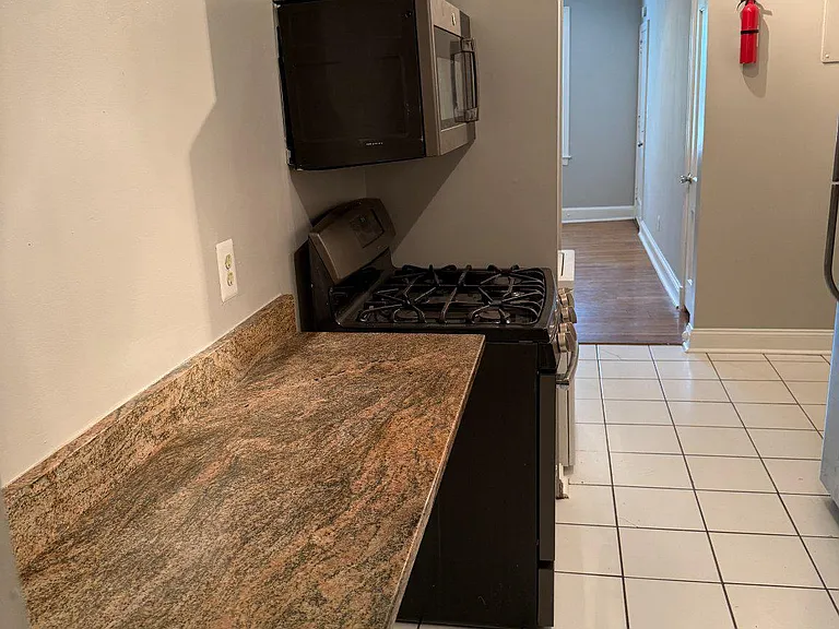 321 Adams St NE — Photo 18