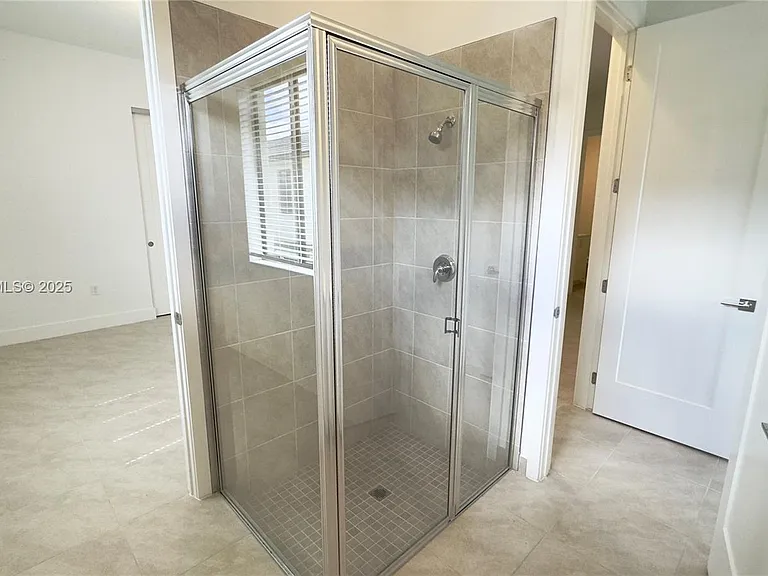 5089 Penella Ave — Photo 15