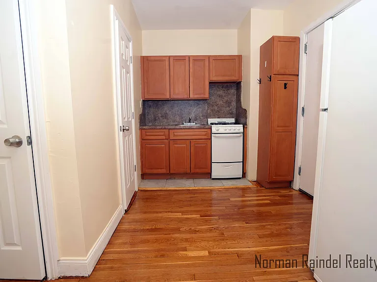 1673 E 18th St #F9 — Photo 6