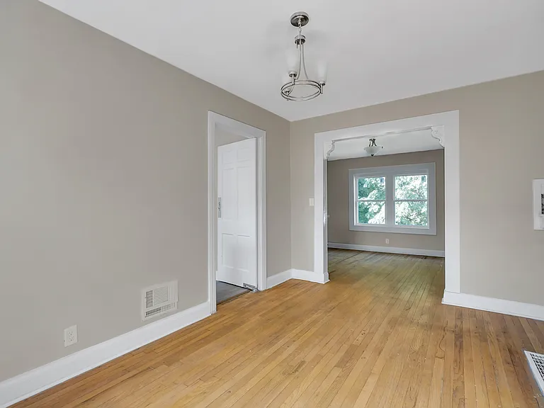 Berkshire Apartments — Photo 13