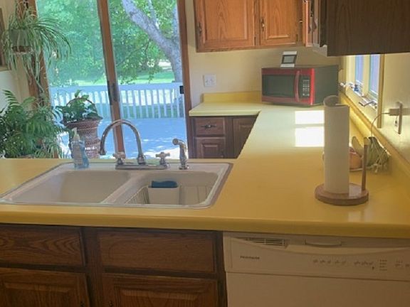 2nd image of 500 Tamarack St