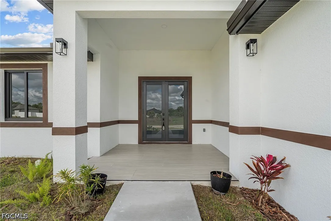 3 bed, 2.0 bath, 1558 sqft, $2,300 — Photo 3