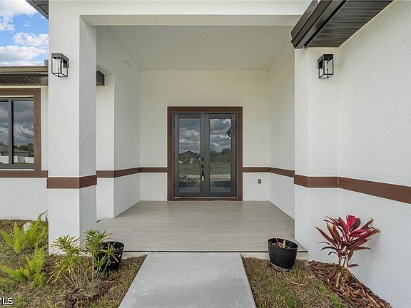 3rd image of 8033 Oakleaf Cir