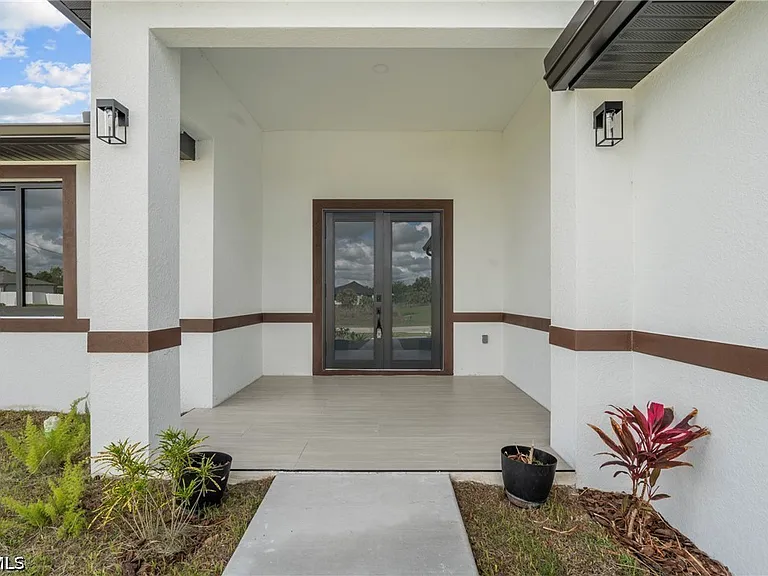 8033 Oakleaf Cir — Photo 3
