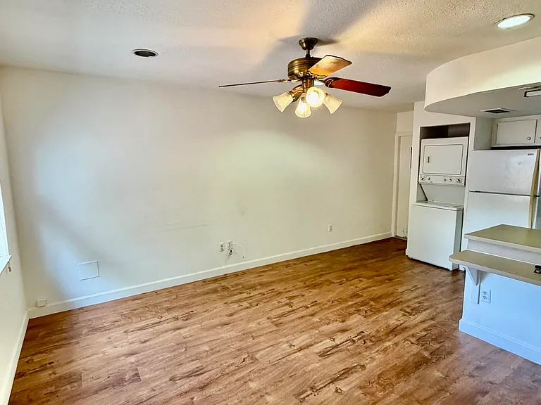 1866 My Pl — Photo 3