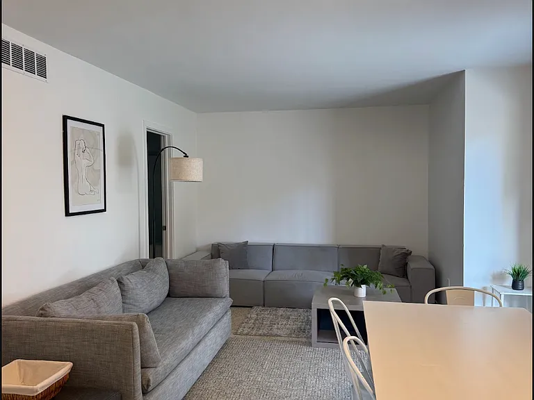 421 SW 9th St #1 — Photo 5