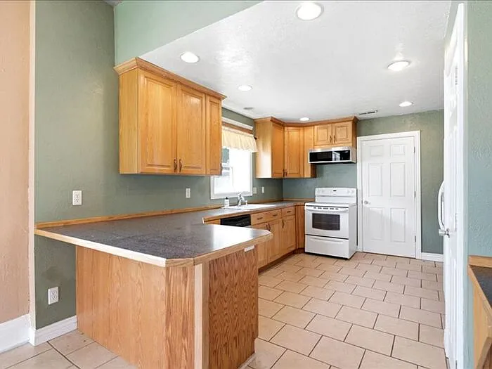 1001 N Main St — Photo 11