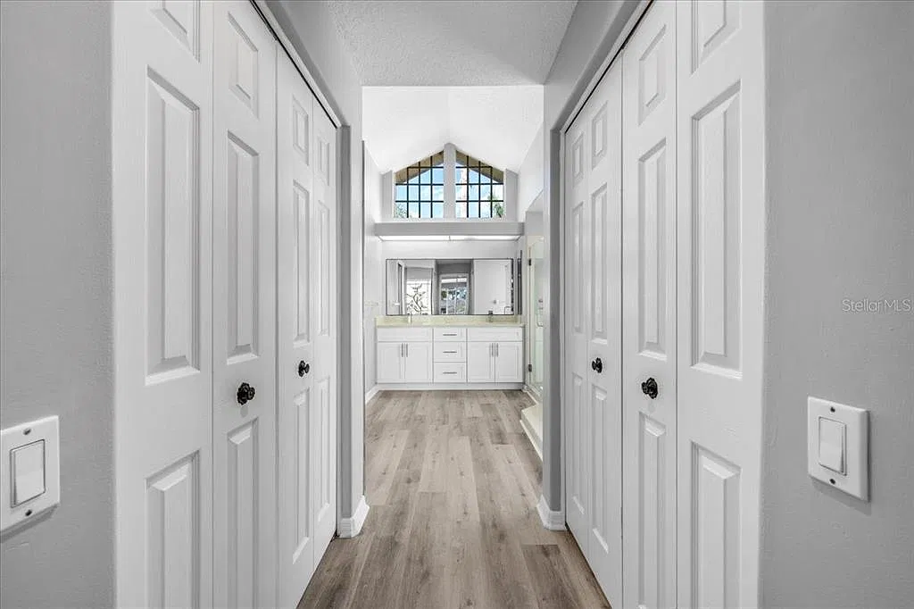 3 bed, 2.0 bath, 2142 sqft, $2,300 — Photo 4