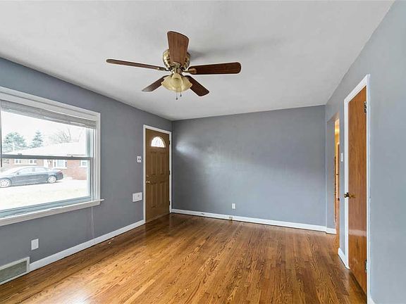 5th image of 9041 Olden Ave