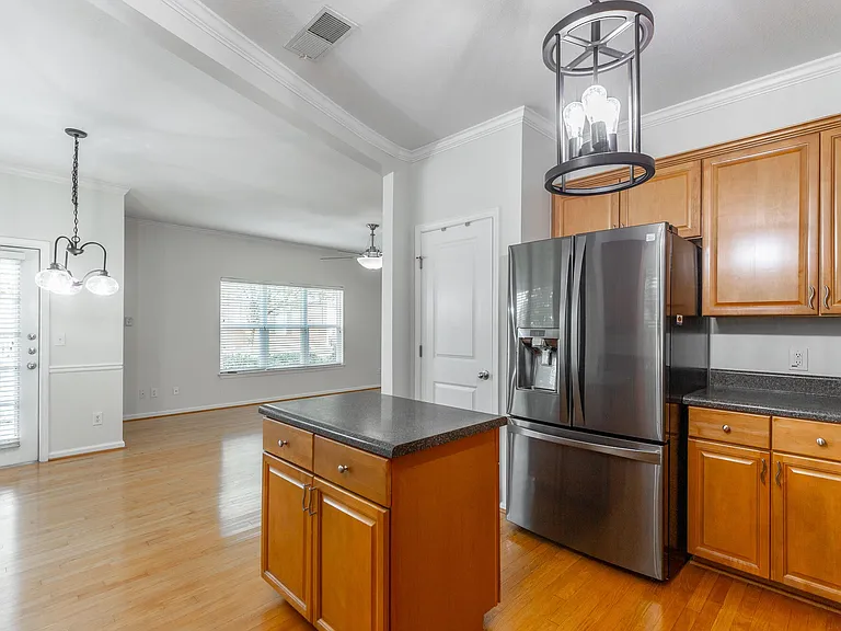 2105 Regency Ct — Photo 10