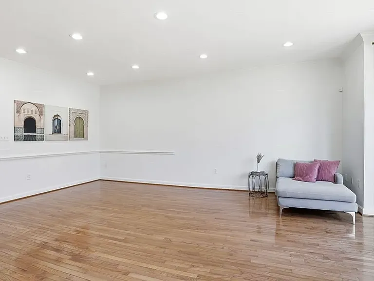 4550 Fair Valley Dr — Photo 4
