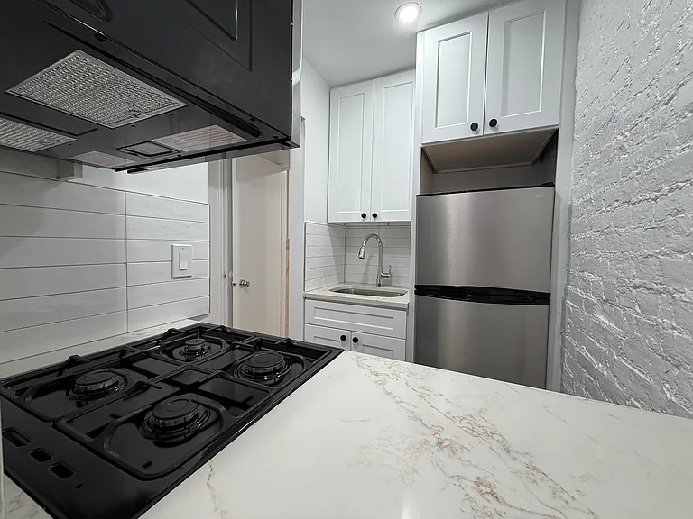 1324 2nd Ave #4A — Photo 6