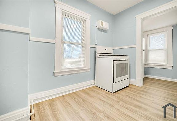 3rd image of 1141 E 148th St #Up