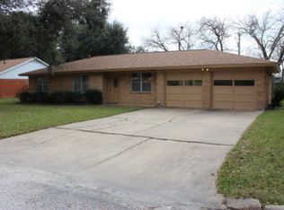 515 Mertie Ave, Palacios, TX 77465