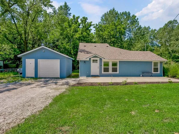 18 Murray Rd, Pleasant Hill, MO 64080