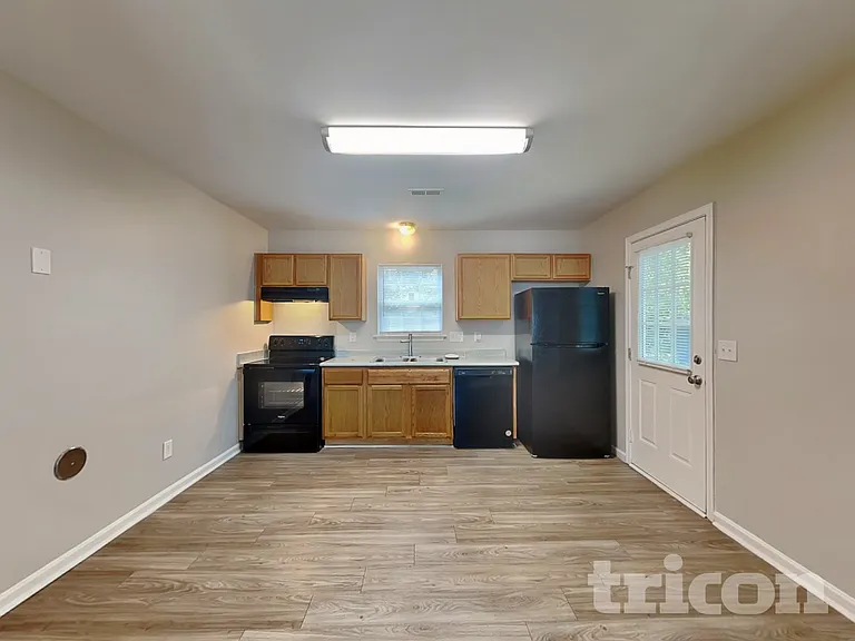 120 Honeywood Ave — Photo 6